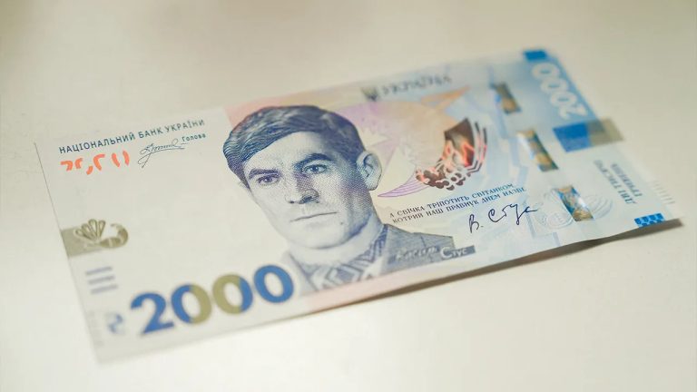 Ukraine’s Central Bank to Redesign 2000 Hryvnia Banknote Following Font Controversy