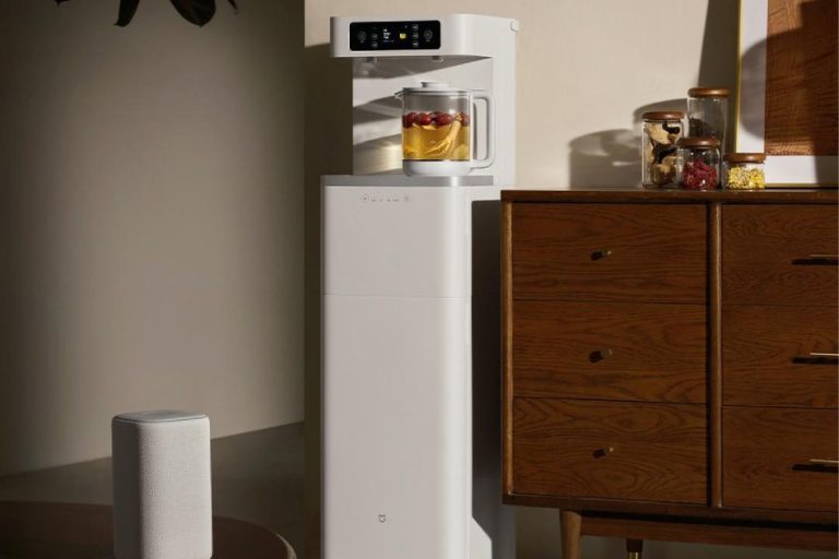Xiaomi Launches Smart Tea Station That Automatically Brews Tea and Sterilizes Cups