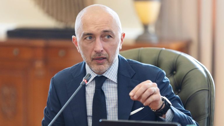 Zelensky Reportedly Frustrated with National Bank Chief Pyshnyy Over IMF Ties