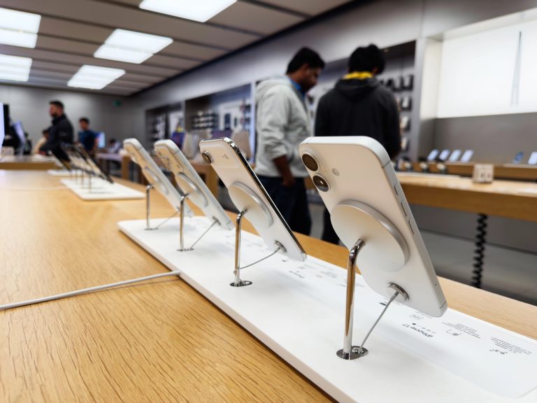 iPhone 17 Matches Samsung and Oppo Flagships in Camera Testing